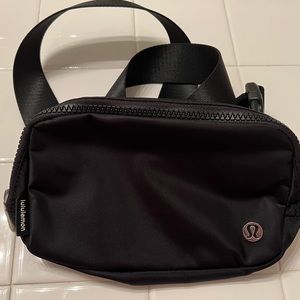 Lululemon Everywhere Belt Bag 1 L